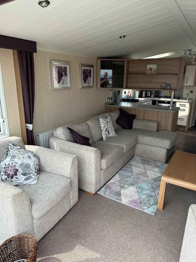 Sea Breeze Cabin Poole Exteriör bild