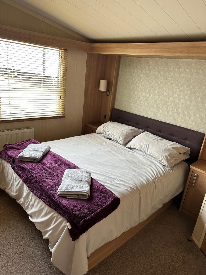 Sea Breeze Cabin Poole Exteriör bild