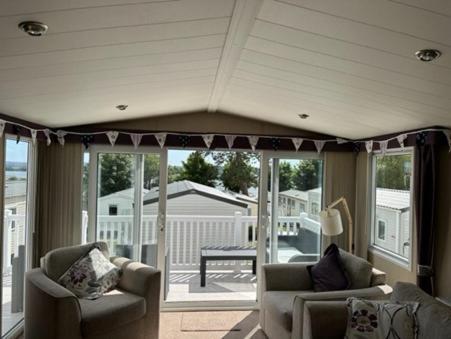 Sea Breeze Cabin Poole Exteriör bild