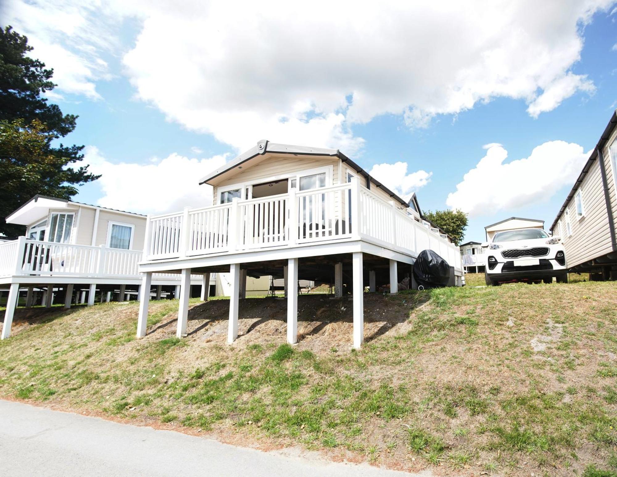 Sea Breeze Cabin Poole Exteriör bild